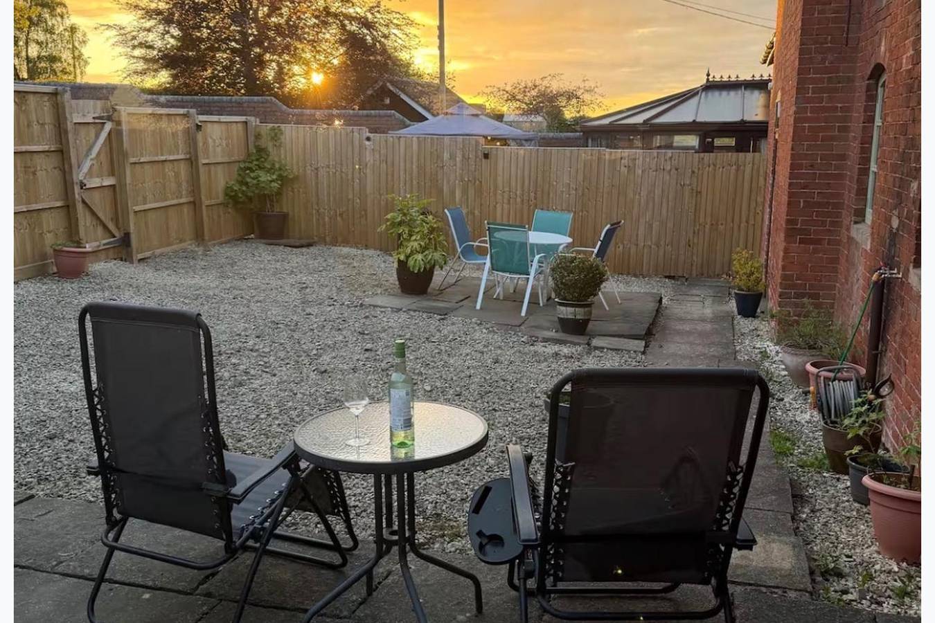 The Hurst Stable, Sleeps 4 with Hot Tub & Parking in Staffordshire