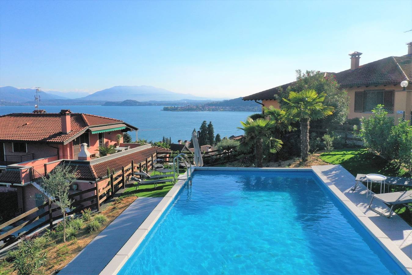 Ganze Wohnung, Penthouse Andrea apartment with private pool in Meina, Comune di Meina