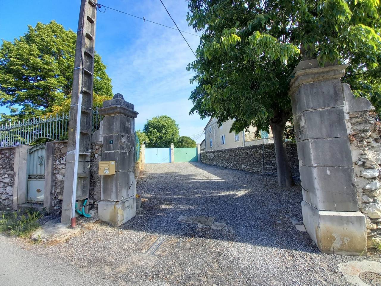 Le Gîte Du Vieux Mûrier Côté Est : jardin privé, Wi-Fi et climatisation in Saint-Jean-de-Serres, Région d'Alès