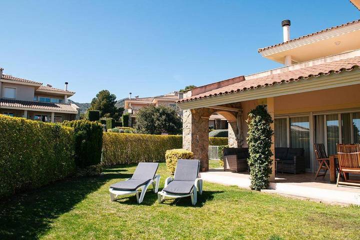 Gîte pour 6 personnes, avec vue ainsi que jardin et piscine dans Bonmont Terres Noves - 4