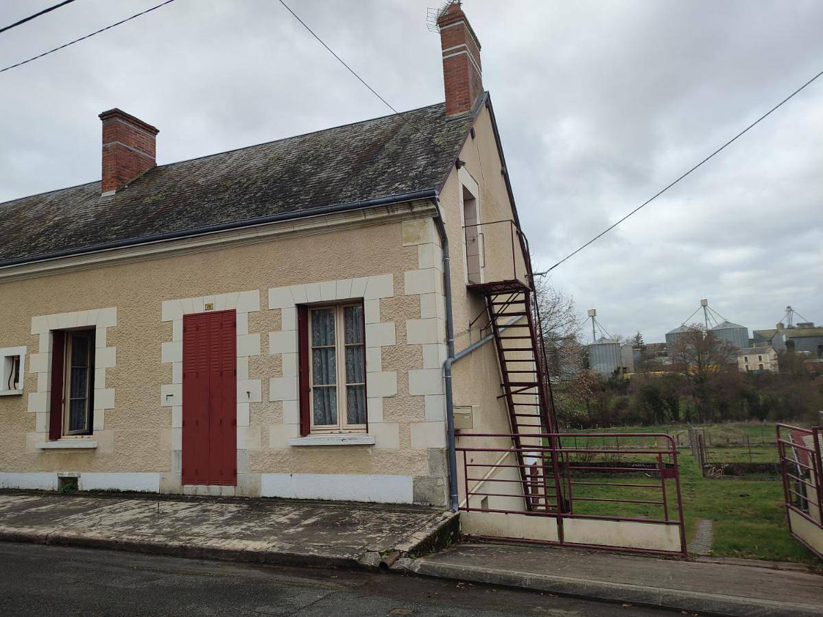 Maison à 3 chambres, rustique, fraîche, entretenue, 15' zoo beauval commerces pharmacie route médiane in Luçay-le-Mâle, Vallée de la Loire