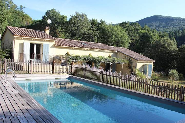 Location de vacances pour 8 personnes, avec Terrasse et Jardin à Lasalle