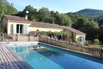 Gîte pour 8 personnes, avec jardin et terrasse à Lasalle