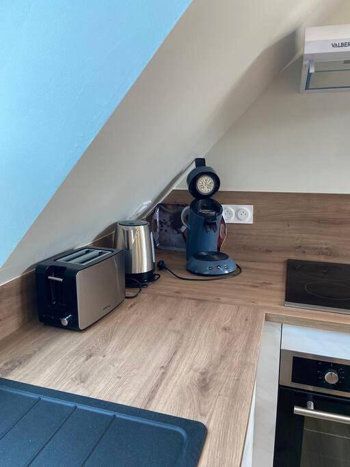 Appartement entier, One-Bedroom Apartment in Brive-la-Gaillarde, Région de Brive-la-Gaillarde