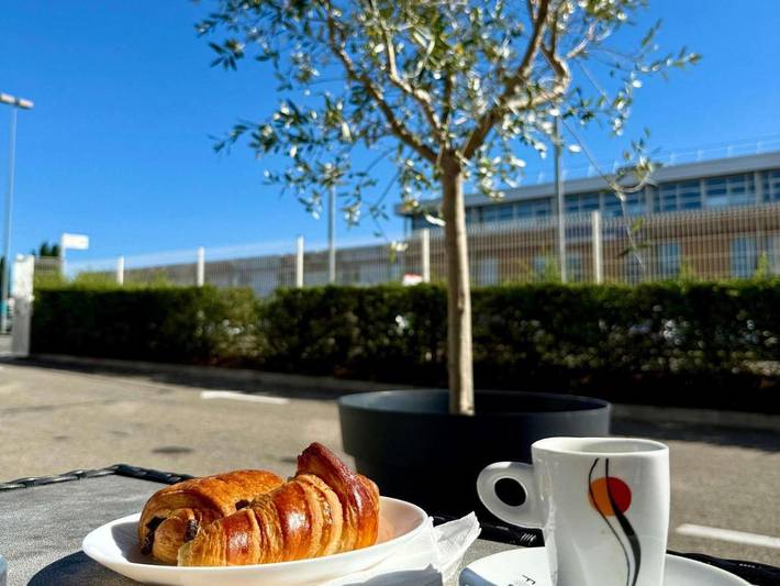 Hôtel pour 2 personnes, avec terrasse, animaux acceptés à Vitrolles - 4