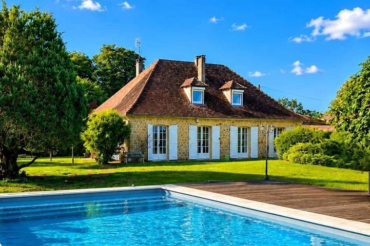Location de vacances pour 10 personnes, avec jardin à Eynesse
