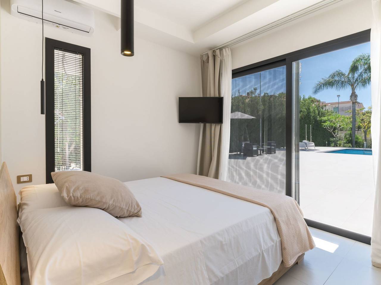 Nereide, Luxusvilla mit Pool am Meer in Punta Secca, Santa Croce Camerina