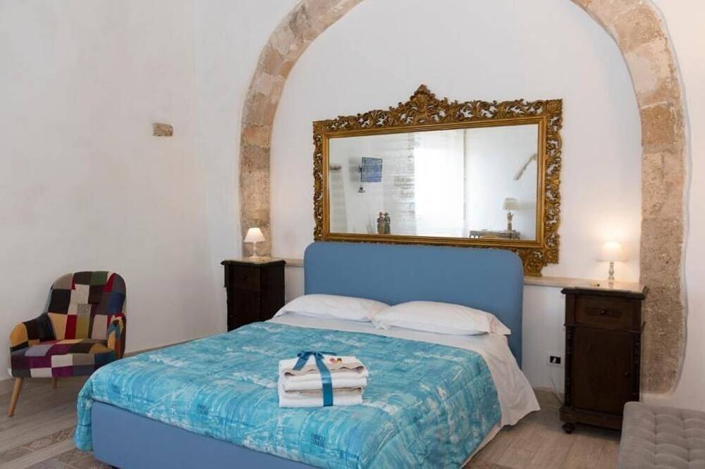 In the heart of Ortigia, close to the beach of Calarossa,. in Syracuse, Province de Syracuse