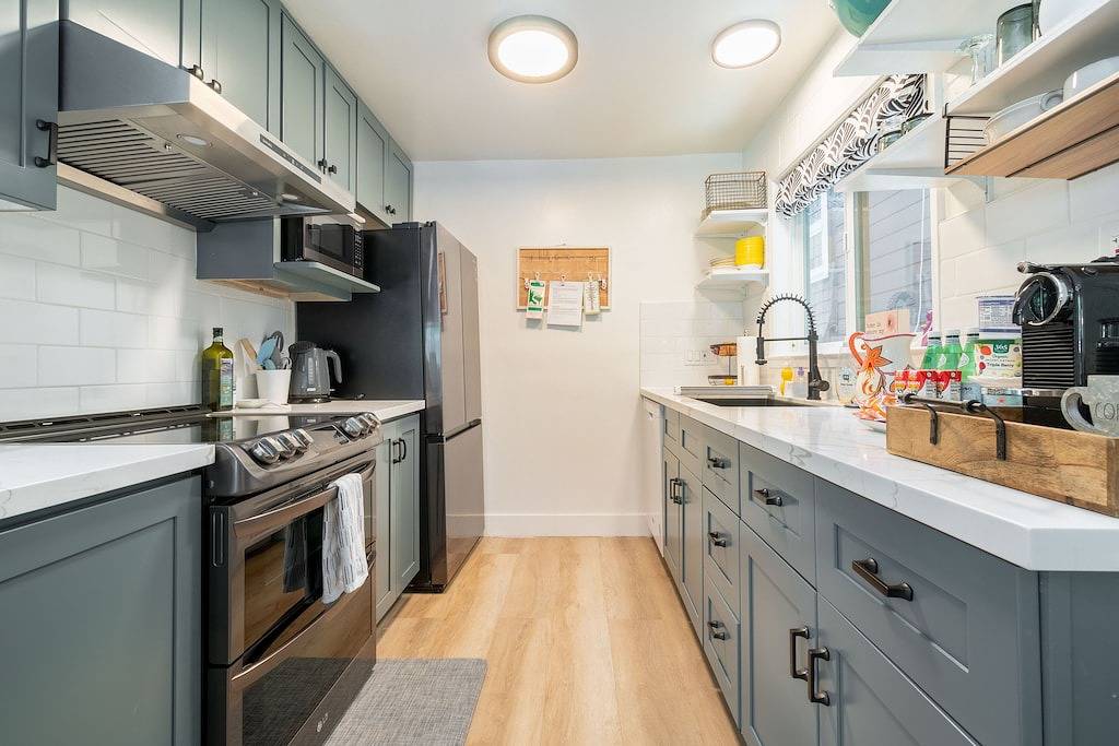 Ganze Wohnung, Bay Area Getaway -The Best in Downtown Mill Valley - Tesla Charger ,Yard Firepit in Mill Valley, California North Coast