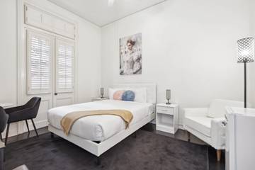 Vacation Rental for 2 Guests in French Quarter, New Orleans, Picture 2
