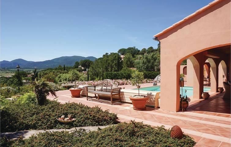 Retraite relaxante au bord de l'eau avec piscine in Pierrerue, Côte méditerranéenne (France)