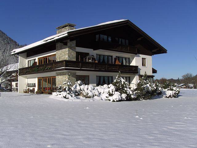 Ferienwohnung für 2 Personen, mit Balkon und Terrasse sowie Garten und Sauna in Ruhpolding