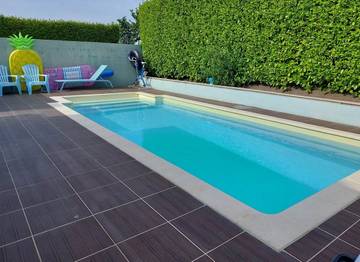 Gîte pour 6 personnes, avec jardin ainsi que terrasse et piscine à Louannec