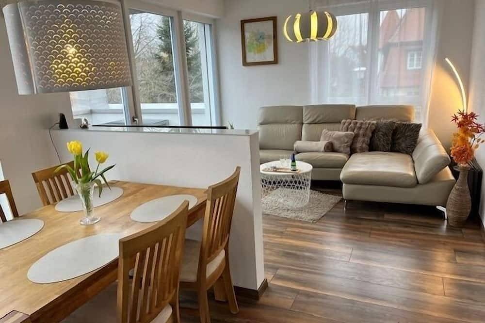 Ganze Wohnung, Modern eingerichtete Ferienwohnung mit Balkon in Muhr am See, Fränkisches Seenland