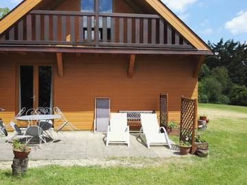 Gîte pour 8 personnes, avec terrasse et jardin, animaux acceptés à Thoiré-sur-Dinan