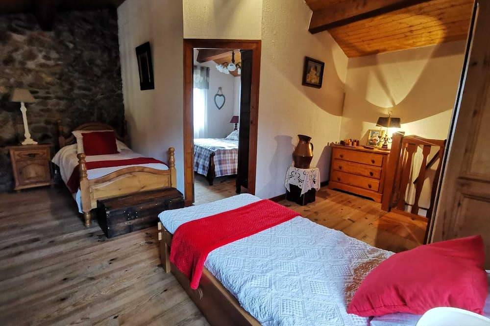 Passez vos vacances dans une bergerie rénovée in Allègre, Parc Naturel Régional Livradois-Forez