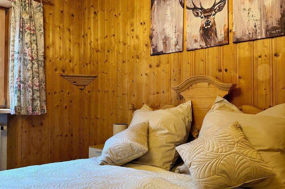 Ganze Wohnung, Haus Raphael - Schnitzereien - am Waldrand - Hunde willkommen in Halsbach, Landkreis Altötting