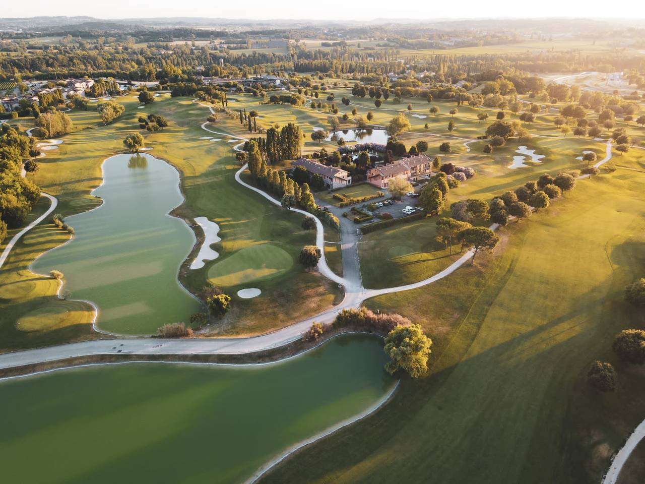 Entire apartment, Holiday apartment for 4 people with pool in Castelnuovo del Garda, Garda Mountains