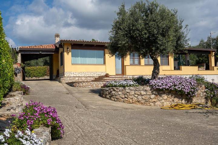 Villa pour 5 personnes, avec Terrasse ainsi que Jardin et Vue à Gaeta