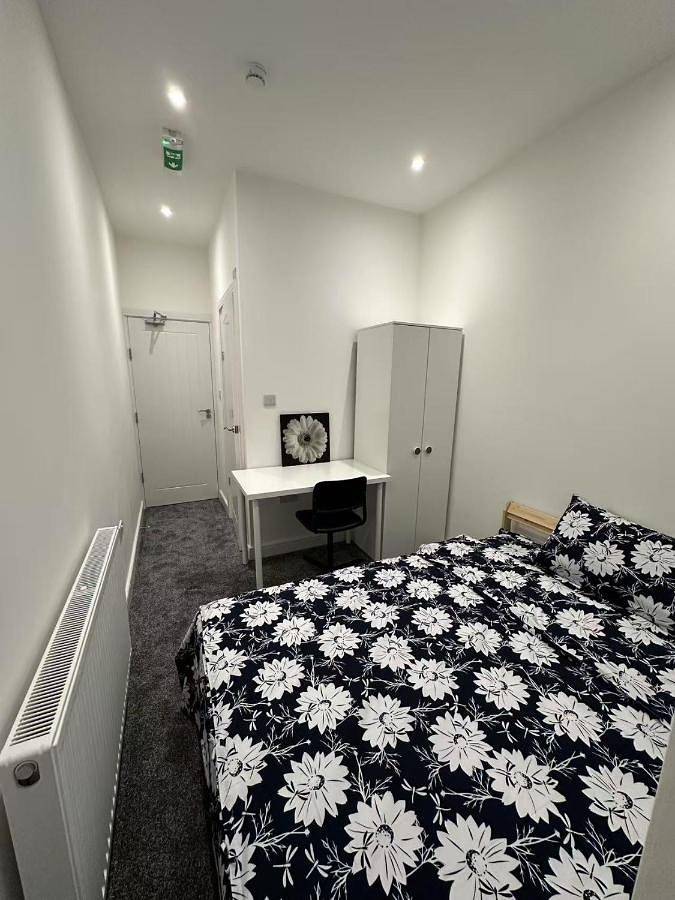 Double Room with Private Bathroom in Coventry, Birmingham Area