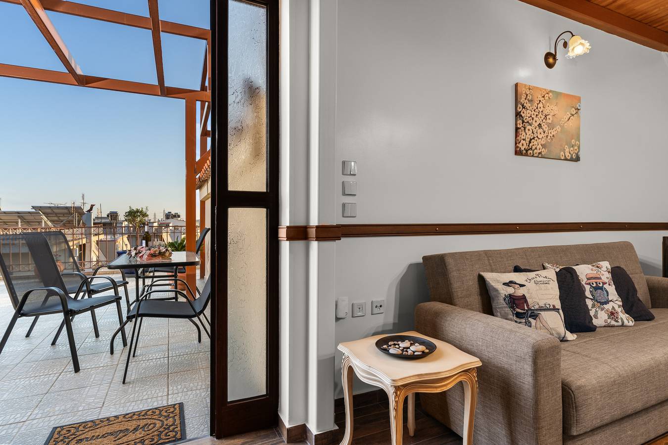 Apartamento inteiro, Apartamento 'Angi and George House' com terraço partilhado, acesso Wi-Fi e ar condicionado in Seção oeste de Atenas, Aigaleo