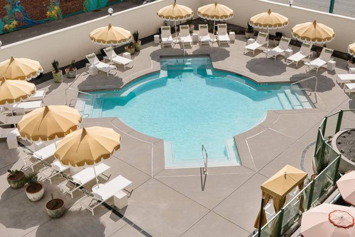 Apartamento para 3 personas, con piscina y terraza, Se admiten mascotas en Albuquerque