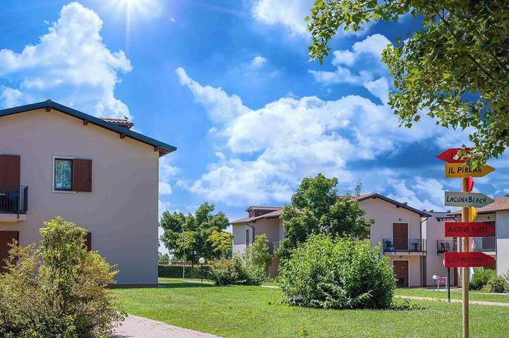 Ganze Wohnung, Studio mit Außenpool und Animation in toller Residenz in Castelnuovo del Garda, Gardasee-Berge