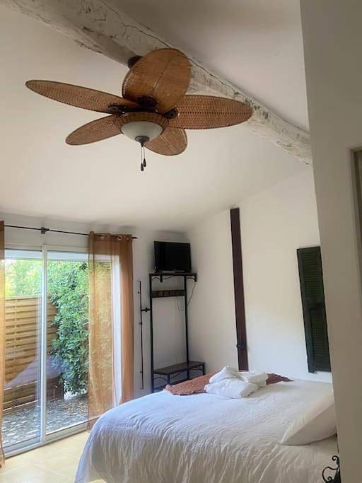 Gîte pour 4 personnes, avec jardin et piscine, animaux acceptés à Grans - 3