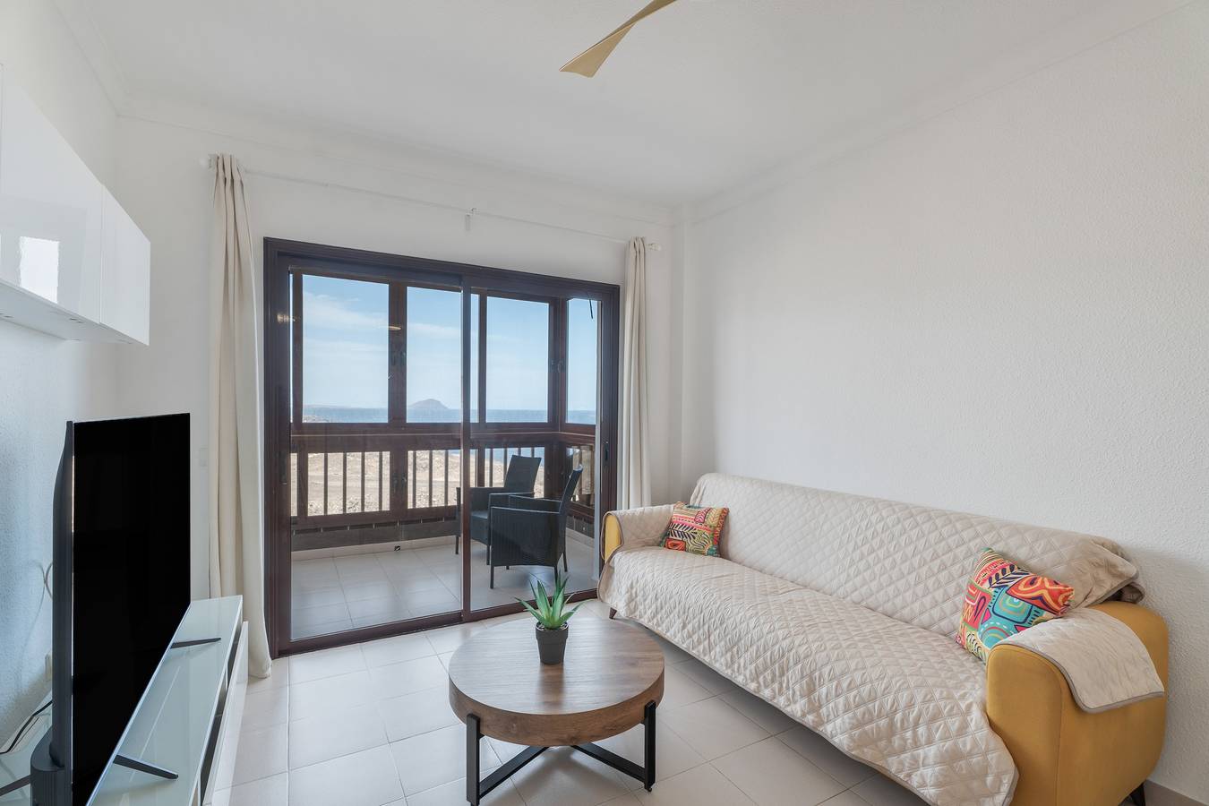 Ganze Wohnung, Urlaub 'Atlantic 2 Amazing View' mit Meerblick, Gemeinschaftspool und Wi-Fi in Costa del Silencio, Arona