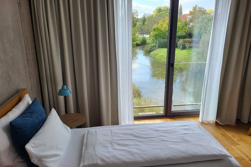 Ganze Wohnung, Apartment am Ufer, 37qm, 1 Schlafzimmer, 1 Wohn-/Schlafzimmer, Loggia, max. 3 Personen in Singen, Hegau