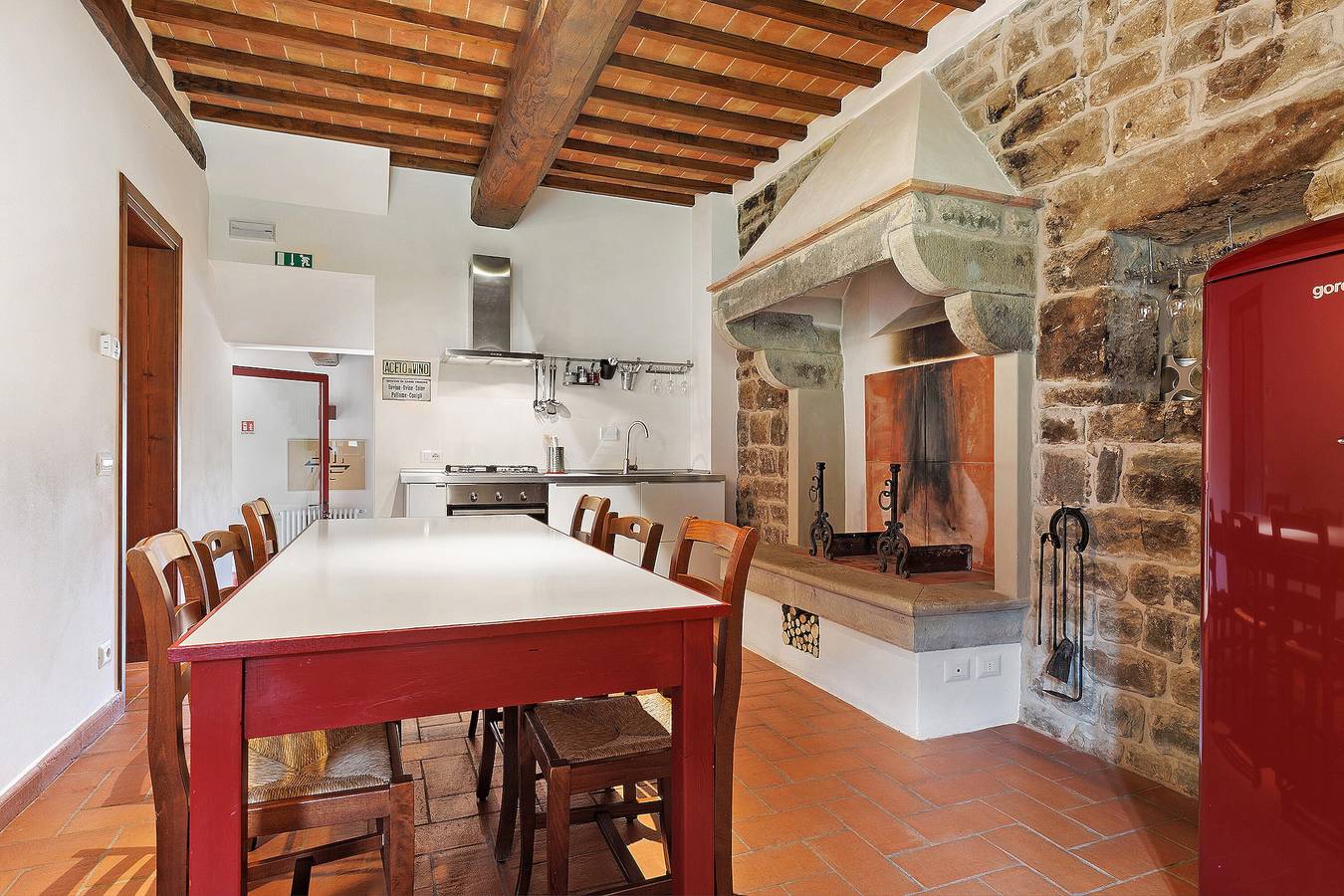 Ganze Wohnung, La Torre – Panorama-Apartment auf dem Bauernhof mit Pool in Pelago, Valdarno