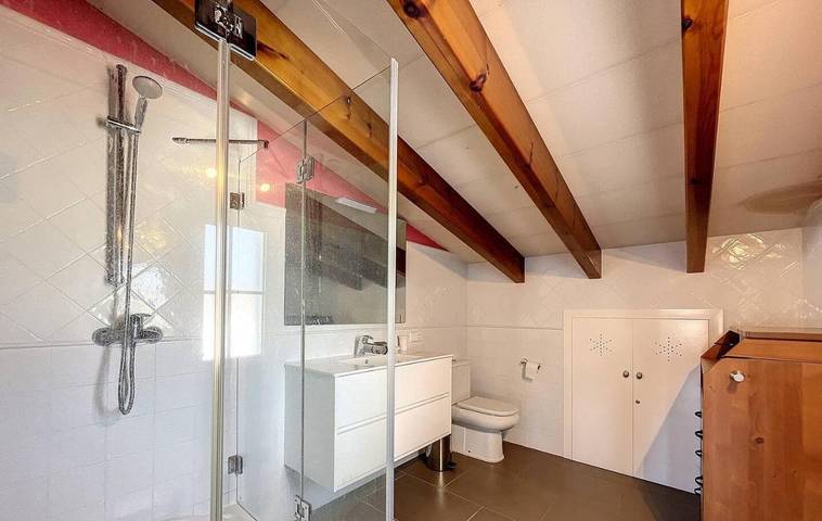 Gîte pour 6 personnes, avec terrasse ainsi que vue sur le lac et vue à Fornells - 2