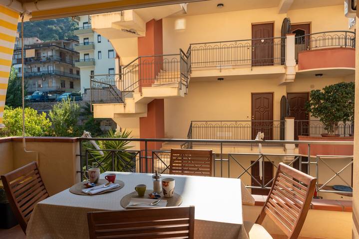 Holiday apartment for 6 people, with balcony - 1