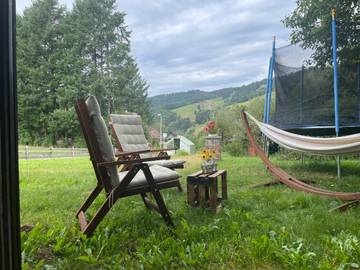 Gîte pour 4 personnes, avec vue ainsi que jardin et piscine à Münstertal