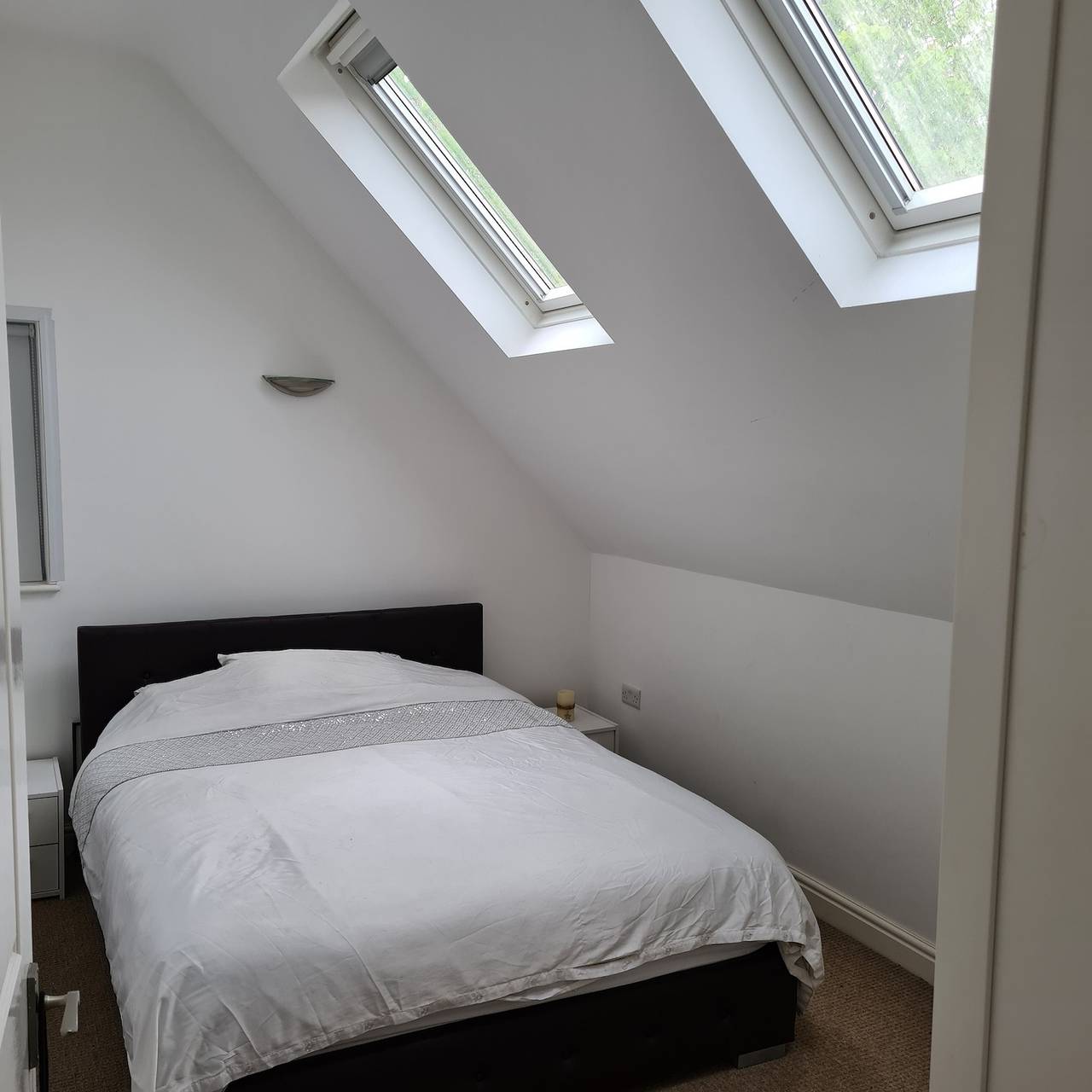 Entire holiday apartment, 2-Bed Loft Apartment for 5ppl with private parking in Bromley, London