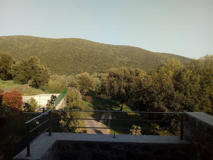 Location de vacances pour 4 personnes, avec terrasse et jardin ainsi que piscine et vue à Mialet - 4