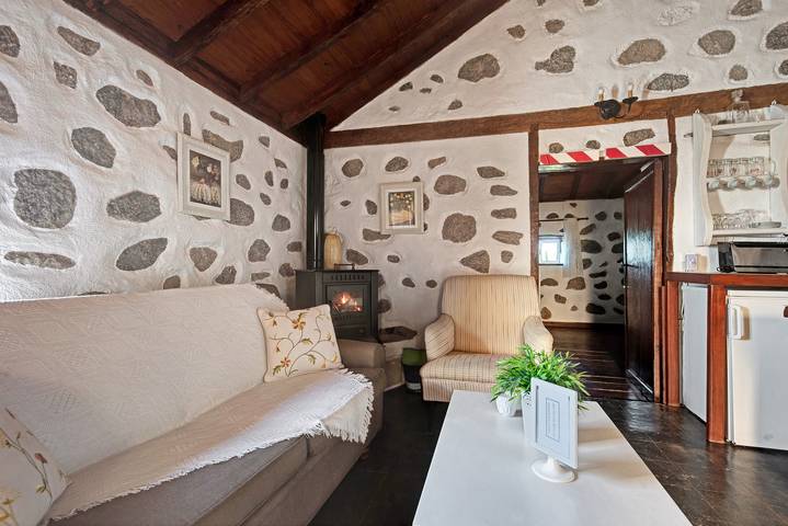 Holiday Home Casa Rural Macrina with Sea View, Wi-Fi, A/C, Terrace & Balcony in La Concepción, Adeje