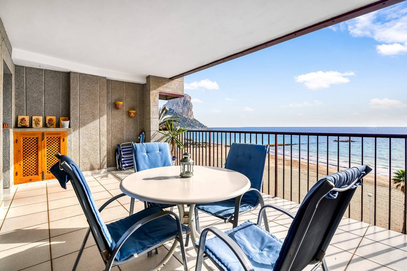 Apartamento entero, Apartamento 'Lovely Arenal' con vistas al mar, Wi-Fi y aire acondicionado in Platja de l'Algoleja (Calpe), Calpe