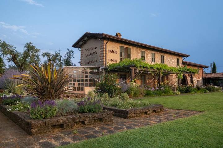 Agriturismo per 4 persone, con Terrazza e Giardino nonché Piscina e Panorama a Pietrasanta