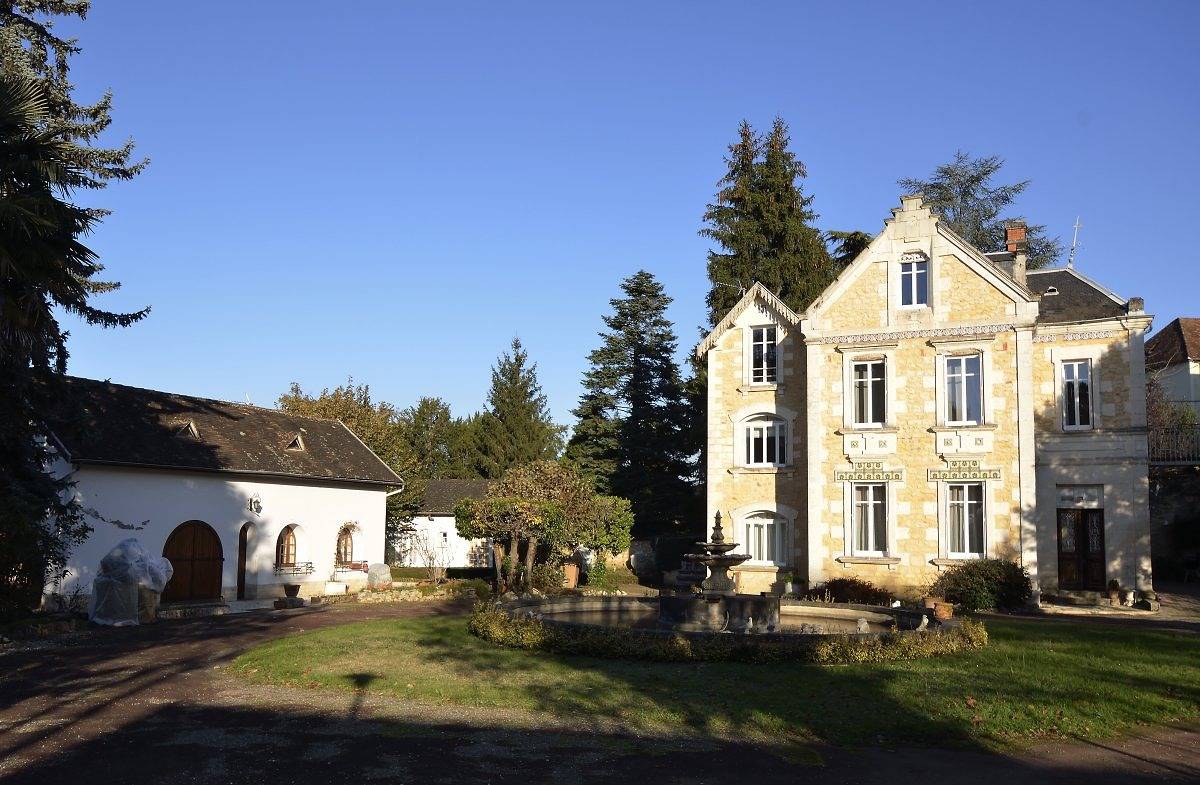 Maison dans parc avec piscine, 10 personnes in Gourdon, Quercy