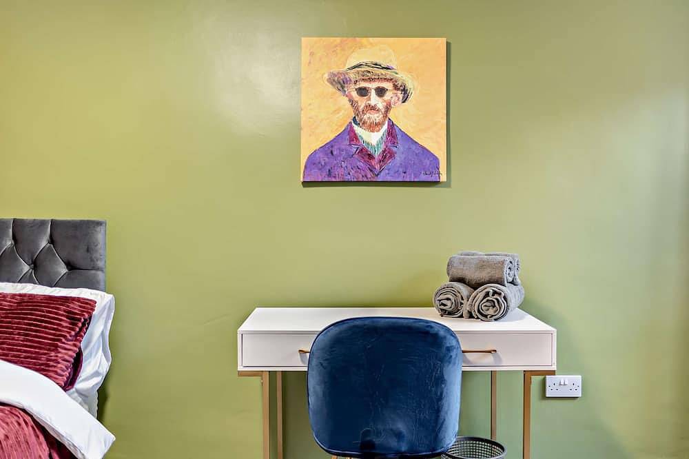 The Gathering House – Large 6 Bedroom Victorian House, Walk to Buxton Centre in Buxton, Derbyshire