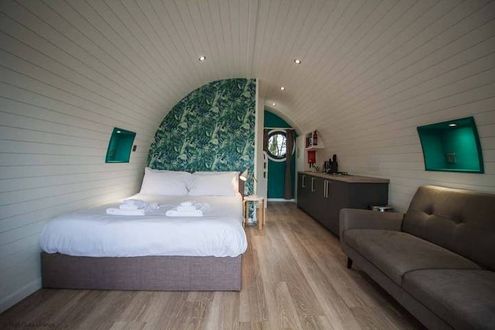 Log cabin for 4 people, with terrace, with pets in Yorkshire