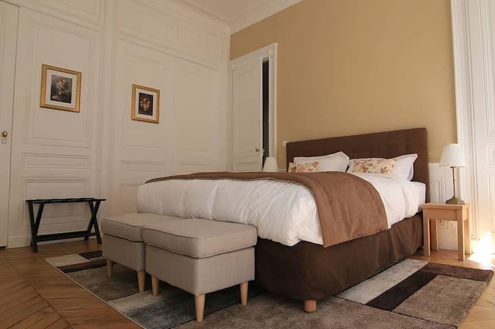 Entire apartment, 2 Bedrooms Luxury Apartment with Balcony - La Suite Terreaux in Lyon, Lyon region