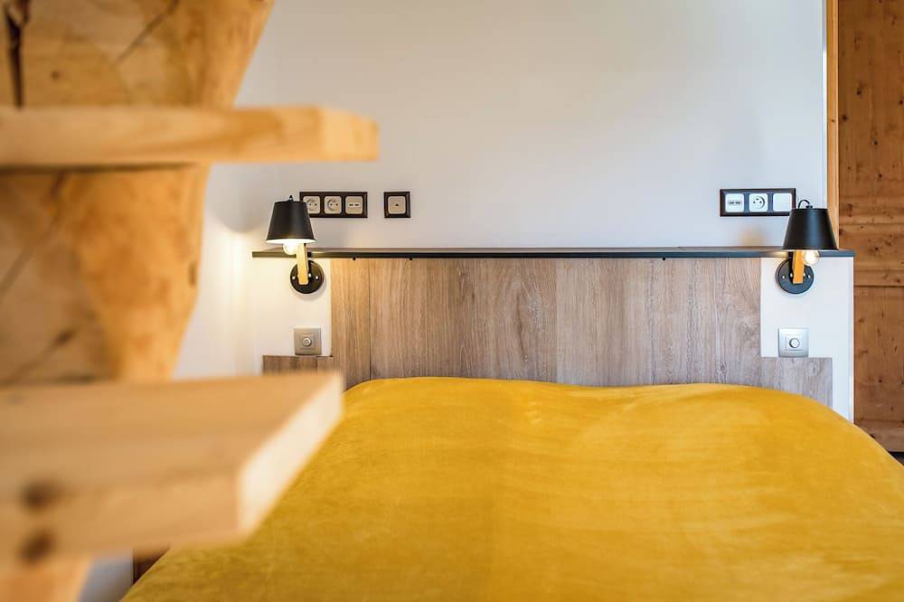 Entire apartment, 220m² apartment with terrace, for 14 people in Saint-Jean-de-Maurienne, Saint-Jean-de-Maurienne region