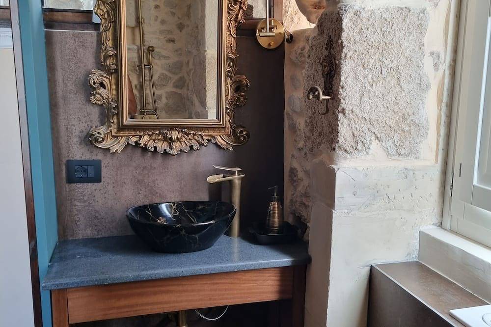 Appartamento intero, Elegant old town apartment with sea view and roof terrace in Siracusa, Sicilia