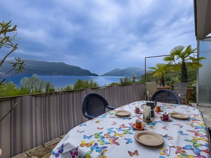 Ferienwohnung für 4 Personen, mit Terrasse und Garten sowie Seeblick