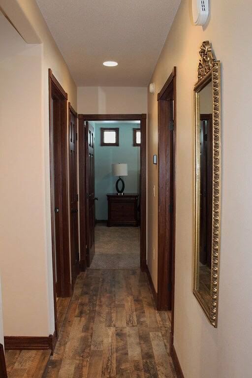 Moderner Handwerker auf historischem 8. St-Fargo in Fargo, North Dakota