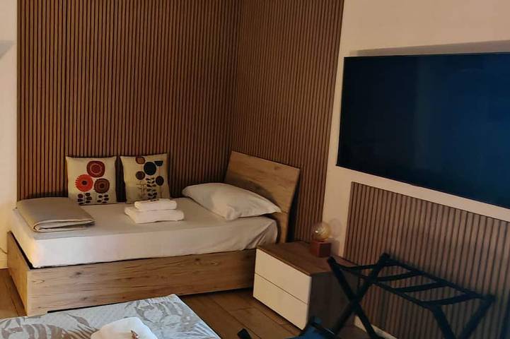 3) Double room with private bathroom 8 minutes from Milan Malpensa Airport. in Gallarate, Varese Provinz