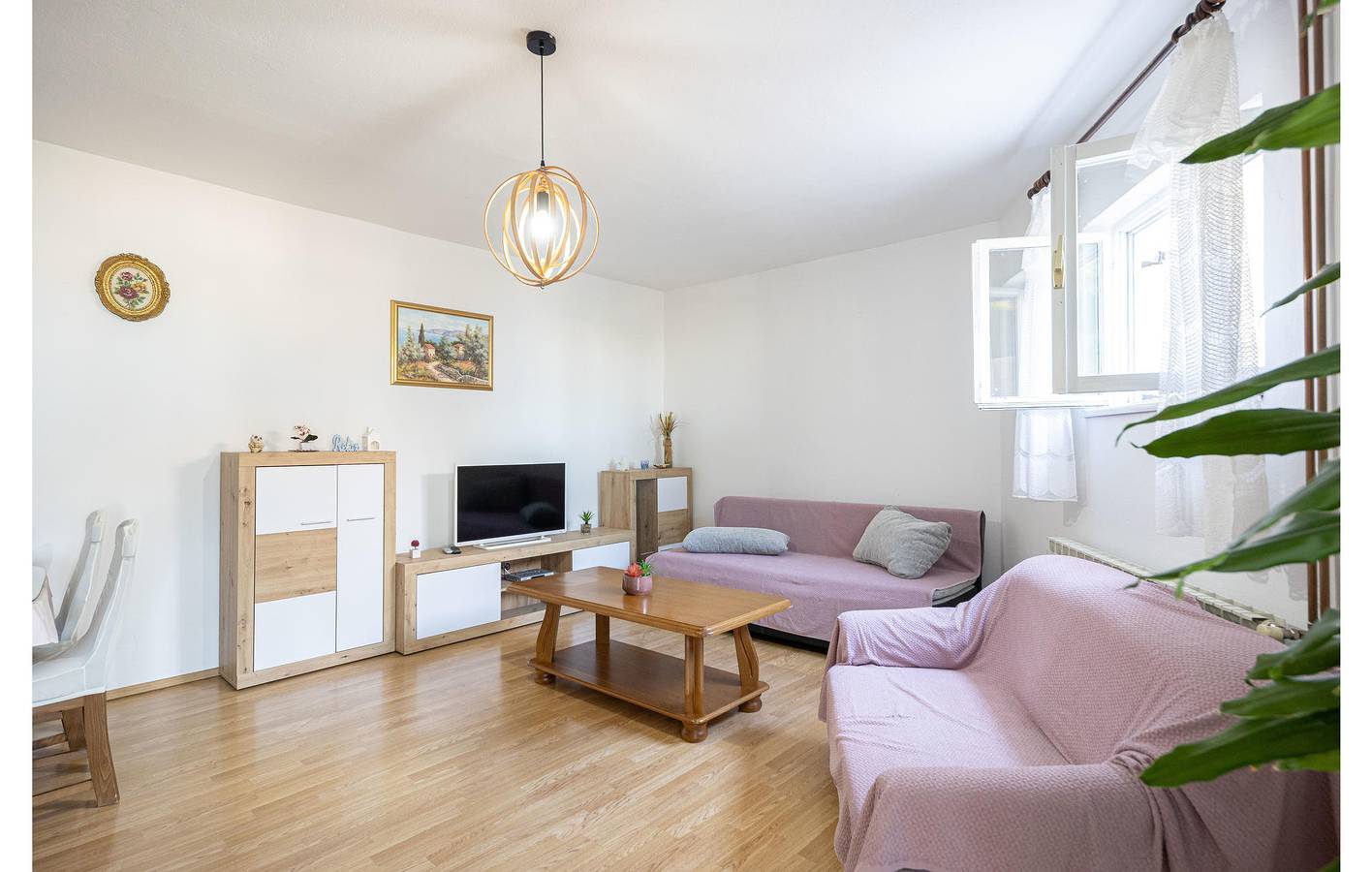 Ganze Ferienwohnung, Reizende 2-Zimmer-Wohnung mit Pool und Terrasse, 2 km vom Strand Strobec entfernt in Podstrana, Split-Dalmatien