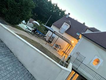 Gîte pour 4 personnes, avec jacuzzi et piscine ainsi que sauna et jardin à Pont-Sainte-Maxence